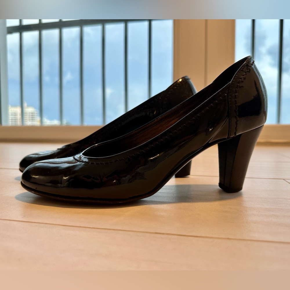 AGL Cap Toe Kitten Heels pumps Black Attilio Giusti Leombruni Size 39.5 - USA9.5